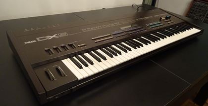 Yamaha-DX5"